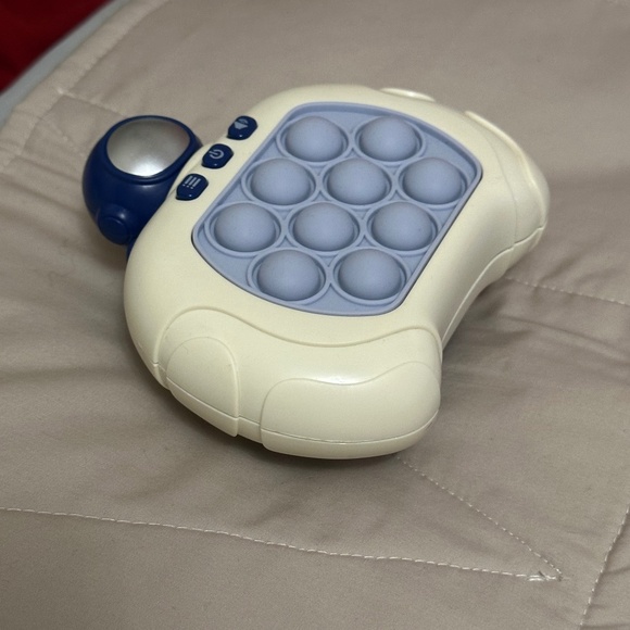 Quick push pop/fidget game. - Picture 7 of 11